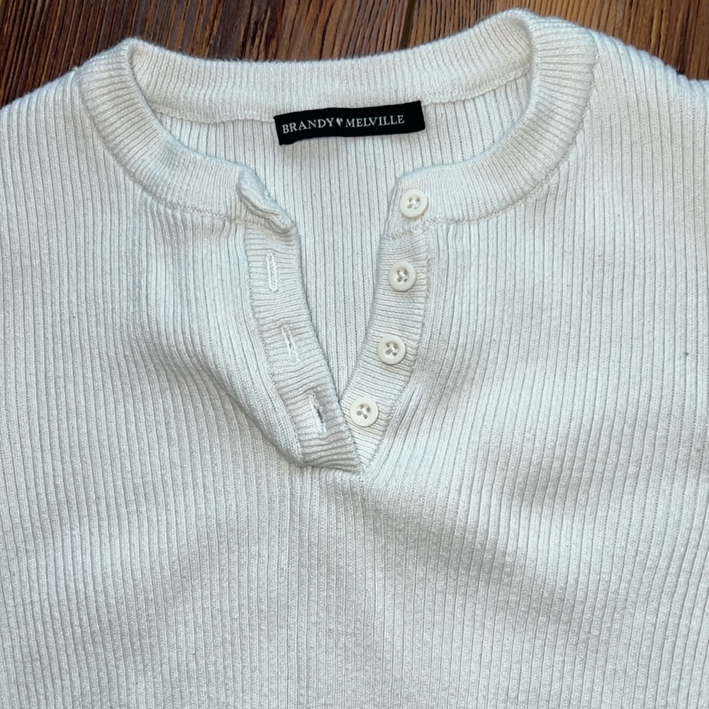 Brandy Melville Lomg Sleeve Cropped shirt - Picture 2 of 7